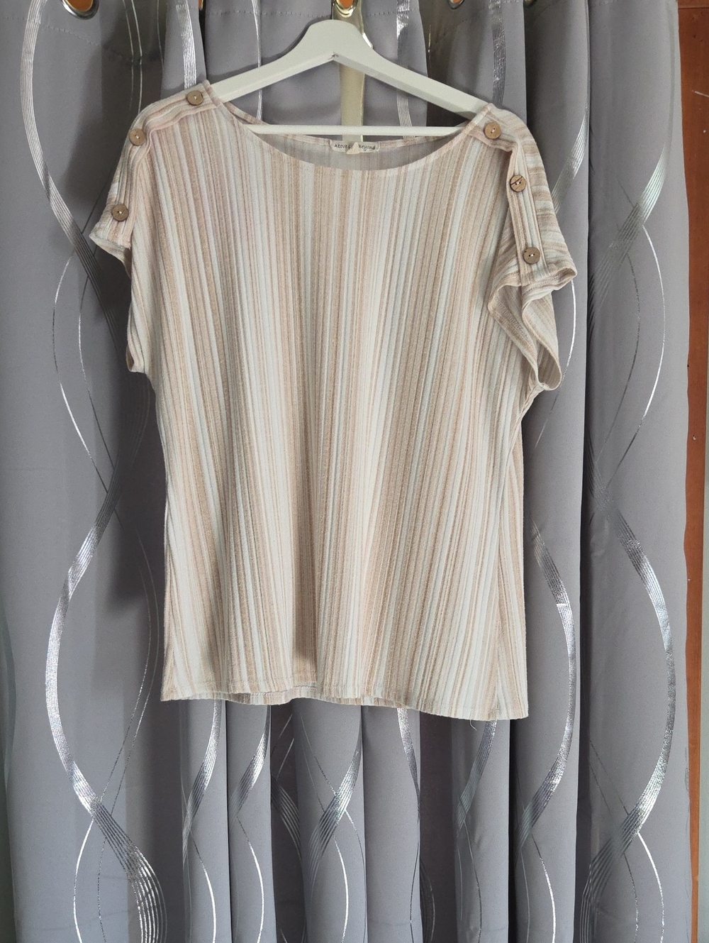 Women’s Striped Button-Shoulder Short Sleeve Tee - Cream Taupe XL